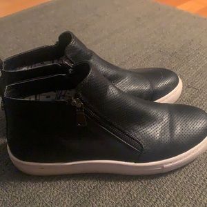 Steve Madden womens black boots. SO CUTE